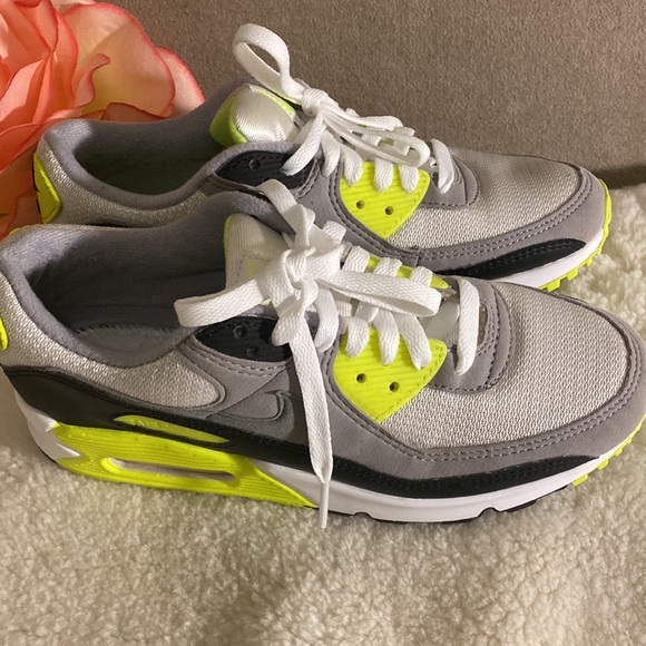 Stylish Women's Sneakers in Gray and Neon Yellow - Picture 3 of 6
